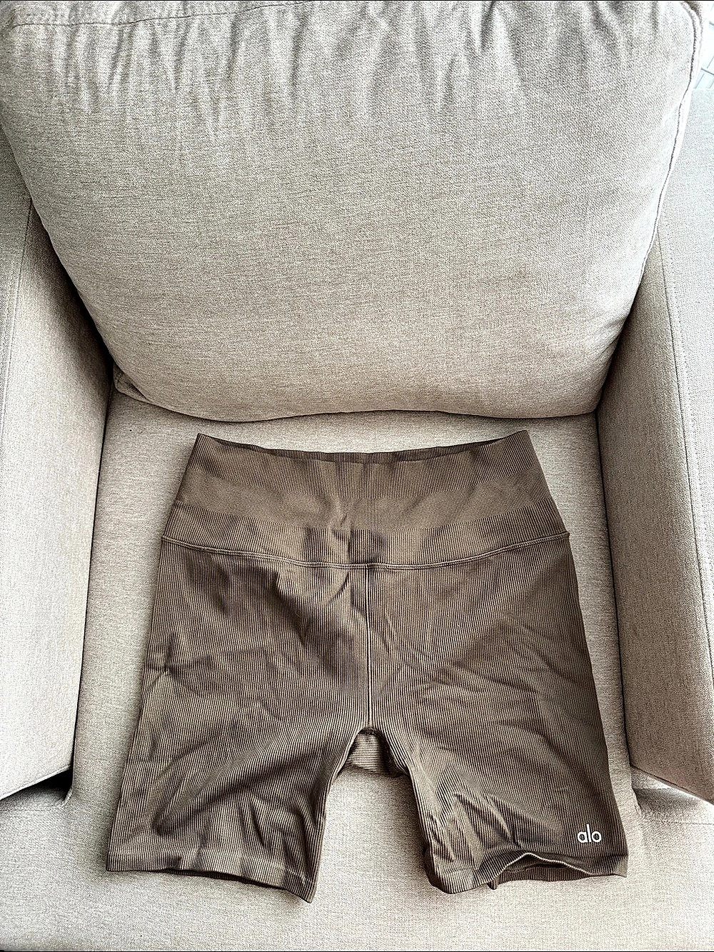 Alo Airlift High-Waist Biker Short Ribbed Brown Size Large